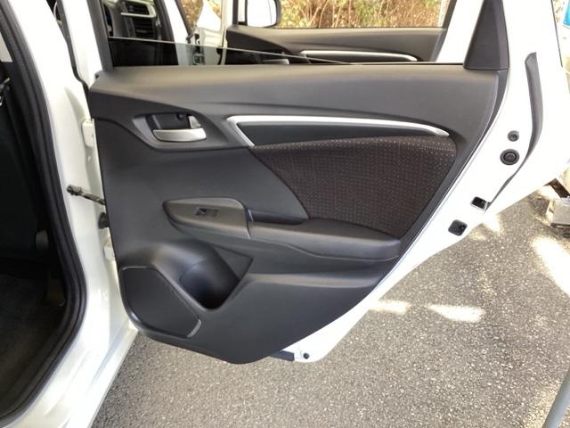 フィットハイブリッド Fパッケージ メモリーナビ オートエアコン ETC イモビライザー スマキー 運転席助手席エアバッグ ナビTV ECONモード 横滑り防止機能 キーレス 運転席エアバッグ USB ABS DVD視聴 ワンセグ(59枚目)