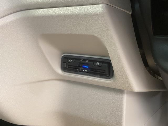 Ｎ－ＢＯＸ ベースグレード　純正ナビ　フルセグ　リアカメラ　ＥＣＯＮ　ＬＥＤヘットライト　ブレーキサポート　キーフリーシステム　盗難防止装置　パワーウインドー　ナビＴＶ　スマートキーシステム　サイドエアバック　パワーステアリング（17枚目）