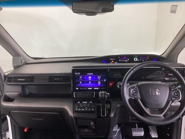 ステップワゴンスパーダ スパーダホンダセンシング　純正ナビ　フルセグ　リアカメラ　両側自動ドア　キーフリー　ＬＥＤランプ　ＥＴＣ装備　ＵＳＢ接続　ＤＶＤ再生可　セキュリティアラーム　オートクルーズ　パワーウィンドウ　横滑り防止機能　ＡＢＳ　ターボ車（3枚目）