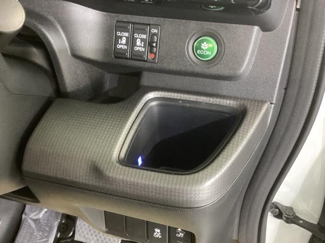 ステップワゴンスパーダ スパーダホンダセンシング　純正ナビ　フルセグ　リアカメラ　両側自動ドア　キーフリー　ＬＥＤランプ　ＥＴＣ装備　ＵＳＢ接続　ＤＶＤ再生可　セキュリティアラーム　オートクルーズ　パワーウィンドウ　横滑り防止機能　ＡＢＳ　ターボ車（15枚目）