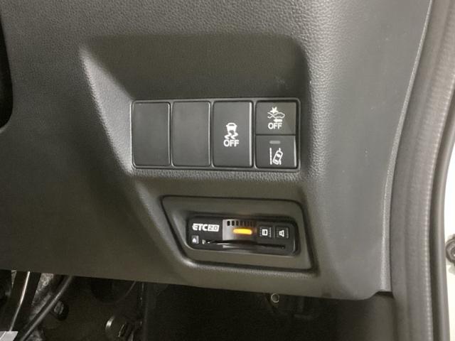 ステップワゴンスパーダ スパーダホンダセンシング　純正ナビ　フルセグ　リアカメラ　両側自動ドア　キーフリー　ＬＥＤランプ　ＥＴＣ装備　ＵＳＢ接続　ＤＶＤ再生可　セキュリティアラーム　オートクルーズ　パワーウィンドウ　横滑り防止機能　ＡＢＳ　ターボ車（16枚目）