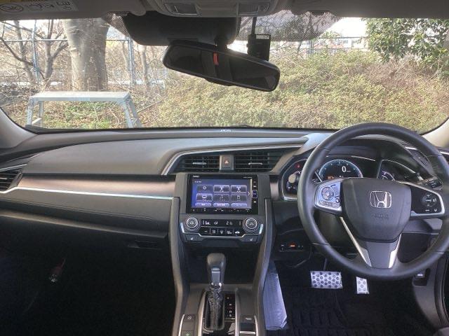 �t�����g�K���X���傫���A���C�h�Ȏ��E�ŉ^�]�����₷���Ȃ�悤�ɁA�݌v����Ă��܂��B