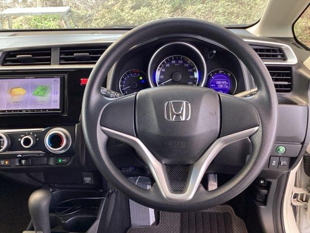 フィット １３Ｇ・Ｆパッケージ　ナビ　スマートキー　ＥＴＣ　アイドリングストッ　運転席助手席エアバック　横滑り防止システム　イモビ　フルオートエアコン　１セグ　エアバック　キ－フリ－　ＰＳ　パワーウィンドウ　ＡＢＳ（17枚目）