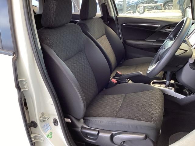 フィット １３Ｇ・Ｆパッケージ　ナビ　スマートキー　ＥＴＣ　アイドリングストッ　運転席助手席エアバック　横滑り防止システム　イモビ　フルオートエアコン　１セグ　エアバック　キ－フリ－　ＰＳ　パワーウィンドウ　ＡＢＳ（18枚目）