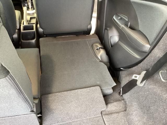 フィット １３Ｇ・Ｆパッケージ　ナビ　スマートキー　ＥＴＣ　アイドリングストッ　運転席助手席エアバック　横滑り防止システム　イモビ　フルオートエアコン　１セグ　エアバック　キ－フリ－　ＰＳ　パワーウィンドウ　ＡＢＳ（21枚目）