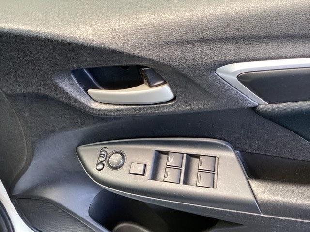 フィット １３Ｇ・Ｆパッケージ　ナビ　スマートキー　ＥＴＣ　アイドリングストッ　運転席助手席エアバック　横滑り防止システム　イモビ　フルオートエアコン　１セグ　エアバック　キ－フリ－　ＰＳ　パワーウィンドウ　ＡＢＳ（44枚目）