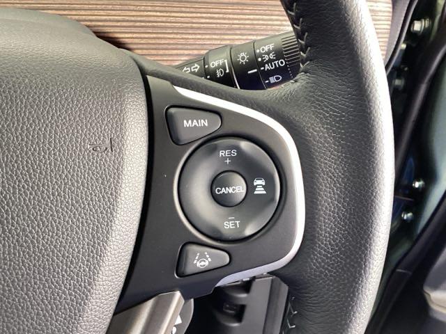 �X�e�A�����O�z�C�[���̉E�����N���[�Y�R���g���[���X�C�b�`�ł��B�A�N�Z���y�_���𓥂܂��Ɉ�葖�s���o����̂ŁA�������H�ł̑��s���O�b�Ɖ��K�ɂȂ�܂��B