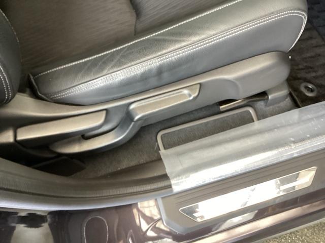 �蓮�̃��o�[���g���āA�V�[�g�̍�����w������̊p�x��ς��邱�Ƃ��ł��܂��B