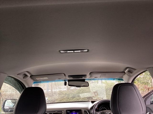 �n�[�t�V�F�C�h�t�����g�E�B���h�E�y�e�K���X��[�̐F�������z�𑕔����Ă��܂��B�L���t�����g�K���X�Ŏ��E���m�ۂ���ῂ�����}���܂��B�L�Ɩ����ł͑�Ⴂ�ł��B