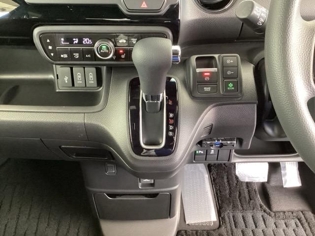 Ｎ－ＢＯＸカスタム Ｌ　純正メモリーナビ　シートヒーター　ＥＴＣ　スマートキーシステム　追従型クルコン　Ｂｌｕｅｔｏｏｔｈ音楽　電動格納式ドアミラー　ＬＫＡＳ　リヤカメラ　サイドカーテンエアバック　ナビ＆ＴＶ　ＵＳＢポート（12枚目）