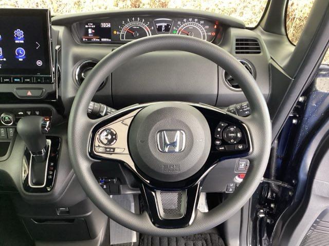 Ｎ－ＢＯＸカスタム Ｌ　純正メモリーナビ　シートヒーター　ＥＴＣ　スマートキーシステム　追従型クルコン　Ｂｌｕｅｔｏｏｔｈ音楽　電動格納式ドアミラー　ＬＫＡＳ　リヤカメラ　サイドカーテンエアバック　ナビ＆ＴＶ　ＵＳＢポート（13枚目）