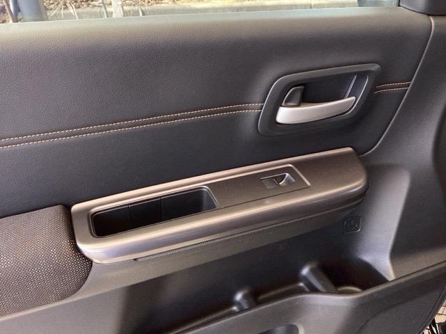 フリード クロスター・ホンダセンシング　純正ナビ　フルセグ　６人乗り　電動格納ミラー　衝突被害軽減ブレーキ　オートクルーズコントロール　レーンアシスト　ミュージックプレイヤー接続可　ＤＶＤ再生　イモビライザー　ＵＳＢポート　地デジ　パワステ（38枚目）