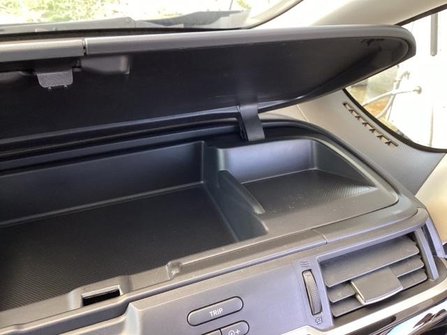 フリード クロスター・ホンダセンシング　純正ナビ　フルセグ　６人乗り　電動格納ミラー　衝突被害軽減ブレーキ　オートクルーズコントロール　レーンアシスト　ミュージックプレイヤー接続可　ＤＶＤ再生　イモビライザー　ＵＳＢポート　地デジ　パワステ（43枚目）