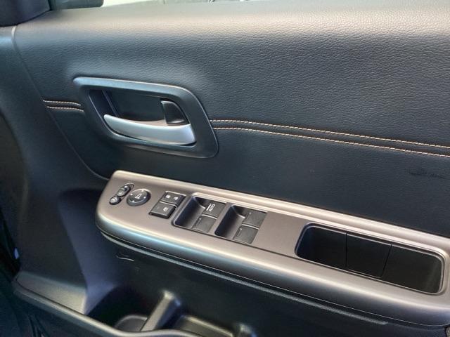 フリード クロスター・ホンダセンシング　純正ナビ　フルセグ　６人乗り　電動格納ミラー　衝突被害軽減ブレーキ　オートクルーズコントロール　レーンアシスト　ミュージックプレイヤー接続可　ＤＶＤ再生　イモビライザー　ＵＳＢポート　地デジ　パワステ（48枚目）