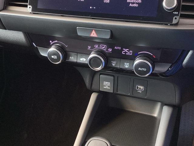 フィット ｅ：ＨＥＶＲＳ　純正ナビ　フルセグ　リアカメラ　ＡＵＸ　踏み間違い防止　アクティブクルーズコントロール　イモビライザー　ＡＡＣ　カーテンエアバック　Ｂｌｕｅｔｏｏｔｈ　ＵＳＢ　スマキー　レーンキープアシスト　ＥＳＣ（13枚目）