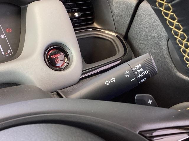 フィット ｅ：ＨＥＶＲＳ　純正ナビ　フルセグ　リアカメラ　ＡＵＸ　踏み間違い防止　アクティブクルーズコントロール　イモビライザー　ＡＡＣ　カーテンエアバック　Ｂｌｕｅｔｏｏｔｈ　ＵＳＢ　スマキー　レーンキープアシスト　ＥＳＣ（15枚目）