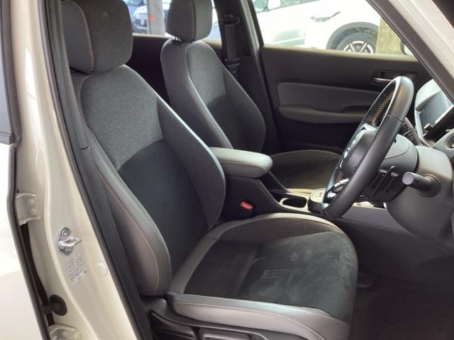 フィット ｅ：ＨＥＶＲＳ　純正ナビ　フルセグ　リアカメラ　ＡＵＸ　踏み間違い防止　アクティブクルーズコントロール　イモビライザー　ＡＡＣ　カーテンエアバック　Ｂｌｕｅｔｏｏｔｈ　ＵＳＢ　スマキー　レーンキープアシスト　ＥＳＣ（19枚目）