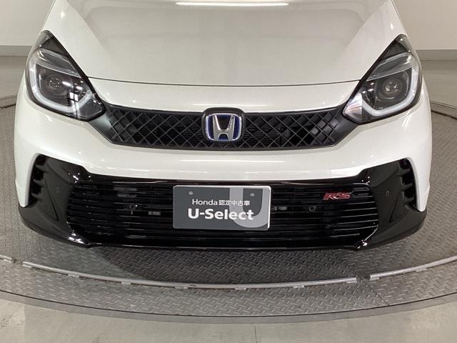 フィット ｅ：ＨＥＶＲＳ　純正ナビ　フルセグ　リアカメラ　ＡＵＸ　踏み間違い防止　アクティブクルーズコントロール　イモビライザー　ＡＡＣ　カーテンエアバック　Ｂｌｕｅｔｏｏｔｈ　ＵＳＢ　スマキー　レーンキープアシスト　ＥＳＣ（27枚目）