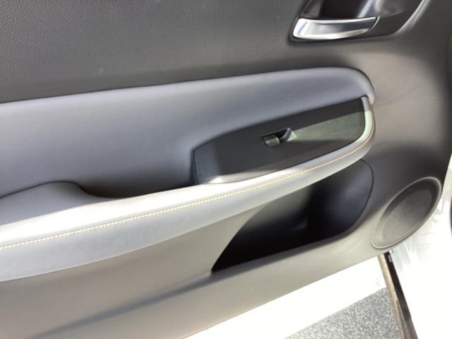 フィット ｅ：ＨＥＶＲＳ　純正ナビ　フルセグ　リアカメラ　ＡＵＸ　踏み間違い防止　アクティブクルーズコントロール　イモビライザー　ＡＡＣ　カーテンエアバック　Ｂｌｕｅｔｏｏｔｈ　ＵＳＢ　スマキー　レーンキープアシスト　ＥＳＣ（39枚目）