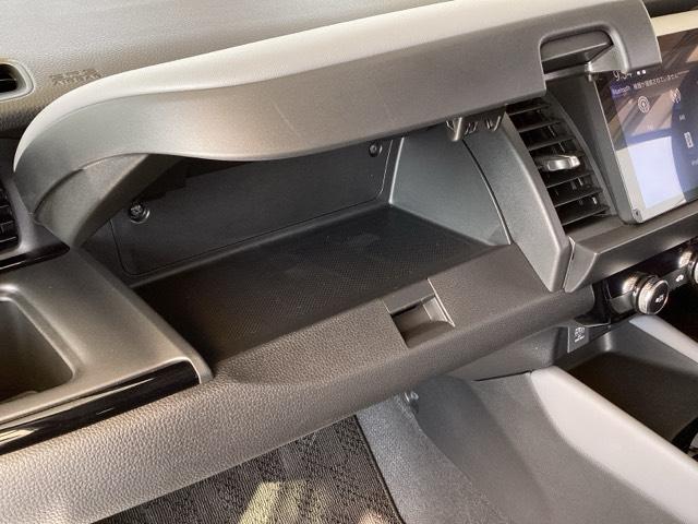 フィット ｅ：ＨＥＶＲＳ　純正ナビ　フルセグ　リアカメラ　ＡＵＸ　踏み間違い防止　アクティブクルーズコントロール　イモビライザー　ＡＡＣ　カーテンエアバック　Ｂｌｕｅｔｏｏｔｈ　ＵＳＢ　スマキー　レーンキープアシスト　ＥＳＣ（42枚目）