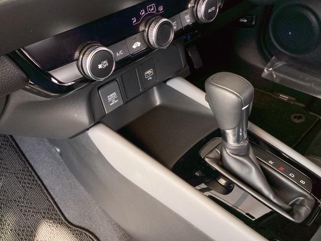 フィット ｅ：ＨＥＶＲＳ　純正ナビ　フルセグ　リアカメラ　ＡＵＸ　踏み間違い防止　アクティブクルーズコントロール　イモビライザー　ＡＡＣ　カーテンエアバック　Ｂｌｕｅｔｏｏｔｈ　ＵＳＢ　スマキー　レーンキープアシスト　ＥＳＣ（43枚目）