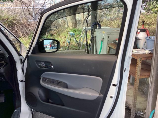 フィット ｅ：ＨＥＶＲＳ　純正ナビ　フルセグ　リアカメラ　ＡＵＸ　踏み間違い防止　アクティブクルーズコントロール　イモビライザー　ＡＡＣ　カーテンエアバック　Ｂｌｕｅｔｏｏｔｈ　ＵＳＢ　スマキー　レーンキープアシスト　ＥＳＣ（47枚目）