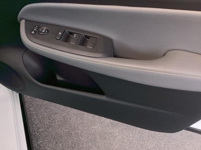 フィット ｅ：ＨＥＶＲＳ　純正ナビ　フルセグ　リアカメラ　ＡＵＸ　踏み間違い防止　アクティブクルーズコントロール　イモビライザー　ＡＡＣ　カーテンエアバック　Ｂｌｕｅｔｏｏｔｈ　ＵＳＢ　スマキー　レーンキープアシスト　ＥＳＣ（49枚目）