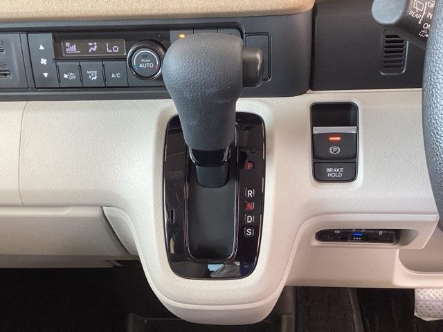 Ｎ－ＢＯＸ ベースグレード　純正ナビ　フルセグ　リアカメラ　追従クルーズ　コーナーソナー　踏み間違い防止装置　電動格納式ミラー　車線維持支援システム　パワーステアリング　前席シートヒーター　インテリキー　イモビ　ＬＥＤランプ（14枚目）