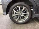 純正アルミホイールです。足元が引き立つので、車全体のイメージがアップしますよ！