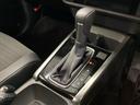 シンプルでとても使いやすいフロアシフトに、パーキングブレーキはハンドタイプのサイドブレーキです。