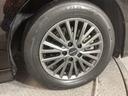 純正アルミホイールです。足元が引き立つので、車全体のイメージがアップしますよ！