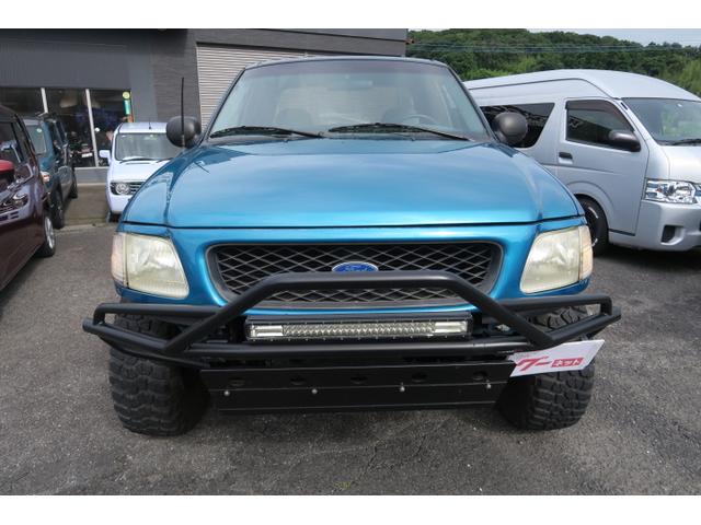Ｆ－１５０ ベースグレード　ディスプレイオーディオ　フルセグ　ベンチシート　社外１６インチホイール　マッドタイヤ　カンガルーバー（3枚目）