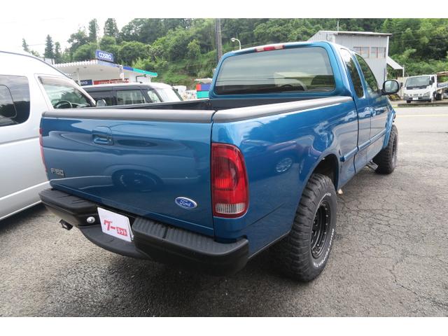 Ｆ－１５０ ベースグレード　ディスプレイオーディオ　フルセグ　ベンチシート　社外１６インチホイール　マッドタイヤ　カンガルーバー（8枚目）