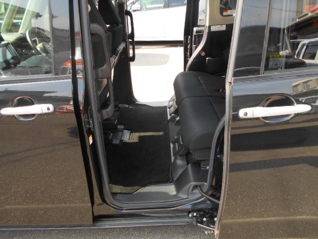 ルーミー カスタムG S トヨタセーフティーセンス 全方位モニター バックカメラ メモリーナビ 地デジ Bluetooth DVD 両側電動スライドドア スマートキー プッシュスタート シートヒーター LEDヘッドライト(12枚目)