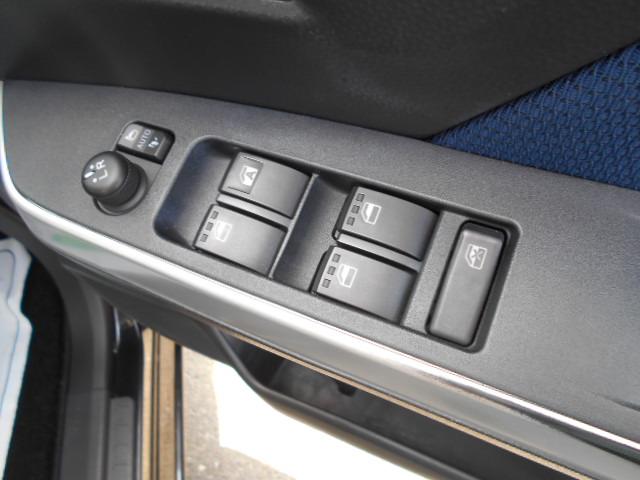 ルーミー カスタムG S トヨタセーフティーセンス 全方位モニター バックカメラ メモリーナビ 地デジ Bluetooth DVD 両側電動スライドドア スマートキー プッシュスタート シートヒーター LEDヘッドライト(16枚目)