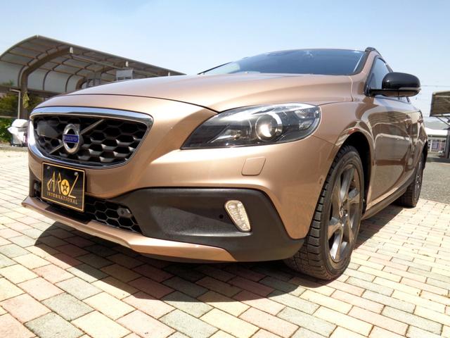 Ｖ４０ クロスカントリー　Ｄ４　ＳＥ　追突軽減ブレーキ　ディーゼルターボ　ホワイト本革ナビフルセグＴＶ　バックカメラ　レーダークルーズＢｌｕｔｏｏｔｈドライブレコーダー　パドルシフト　スマキー＆プッシュスタートＬＥＤポジション純正エアロ（67枚目）