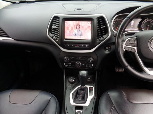 ジープ・チェロキー リミテッド　１オーナー車　セーフティシステム　本革パワーシート　スマキー＆プッシュスタート　ナビＴＶバックカメラ　サイドカメラ　アクティブクルーズ　パークアシストセンス　パワーバックドア　前後パーキングソナー（12枚目）