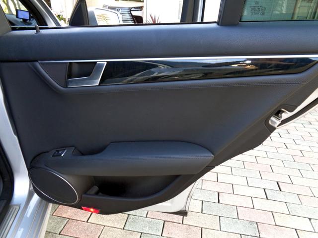 Cクラスステーションワゴン C200ブルーエフィシェンシーワゴンアバンG AMGスタイリングPKG本革パワーシートナビフルセグTVバックカメラBlutoothハンズフリー&音楽DVDパドルシフトシートヒーターETC2.0AMGエアロAMG17アルミドリルドディスクローター(56枚目)