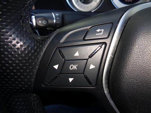 ステアリングコントロール左側　主に車輛の設定や選択の操作を行えます