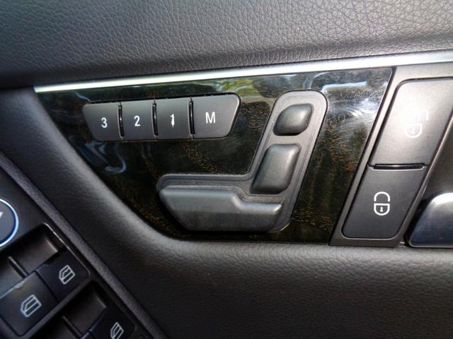 運転席パワーシートコントロールスイッチ（３メモリー）