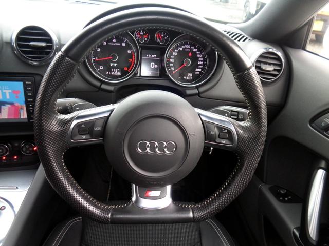 ＴＴクーペ ２．０ＴＦＳＩ　クワトロ　Ｓラインリミテッド　コンペティションＲＳリアウィング　ＳＬＩＮＥエアロ　ナビ　フルセグＴＶ　障害物センサー　可変オートリアスポイラー　Ｓライン専用純正１８アルミ　ＢｙキセノンＢｌｕｅｔｏｏｔｈハンズフリー＆音楽　ＤＶＤ（11枚目）