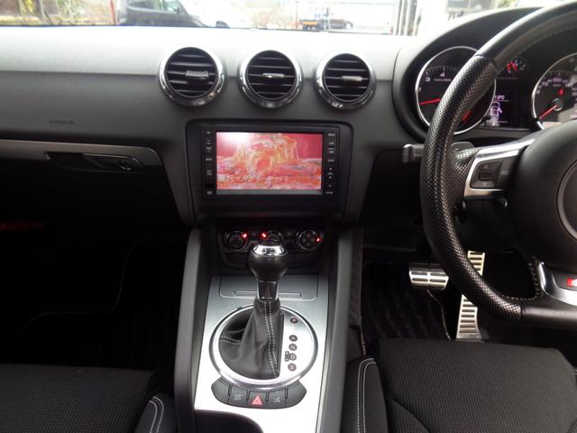 ＴＴクーペ ２．０ＴＦＳＩ　クワトロ　Ｓラインリミテッド　コンペティションＲＳリアウィング　ＳＬＩＮＥエアロ　ナビ　フルセグＴＶ　障害物センサー　可変オートリアスポイラー　Ｓライン専用純正１８アルミ　ＢｙキセノンＢｌｕｅｔｏｏｔｈハンズフリー＆音楽　ＤＶＤ（12枚目）