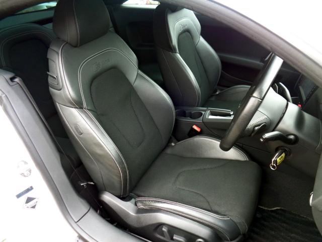 ＴＴクーペ ２．０ＴＦＳＩ　クワトロ　Ｓラインリミテッド　コンペティションＲＳリアウィング　ＳＬＩＮＥエアロ　ナビ　フルセグＴＶ　障害物センサー　可変オートリアスポイラー　Ｓライン専用純正１８アルミ　ＢｙキセノンＢｌｕｅｔｏｏｔｈハンズフリー＆音楽　ＤＶＤ（13枚目）