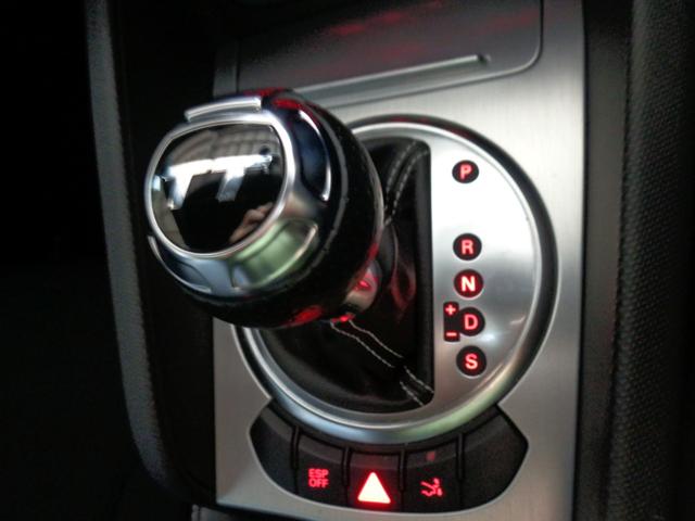 ＴＴクーペ ２．０ＴＦＳＩ　クワトロ　Ｓラインリミテッド　コンペティションＲＳリアウィング　ＳＬＩＮＥエアロ　ナビ　フルセグＴＶ　障害物センサー　可変オートリアスポイラー　Ｓライン専用純正１８アルミ　ＢｙキセノンＢｌｕｅｔｏｏｔｈハンズフリー＆音楽　ＤＶＤ（17枚目）