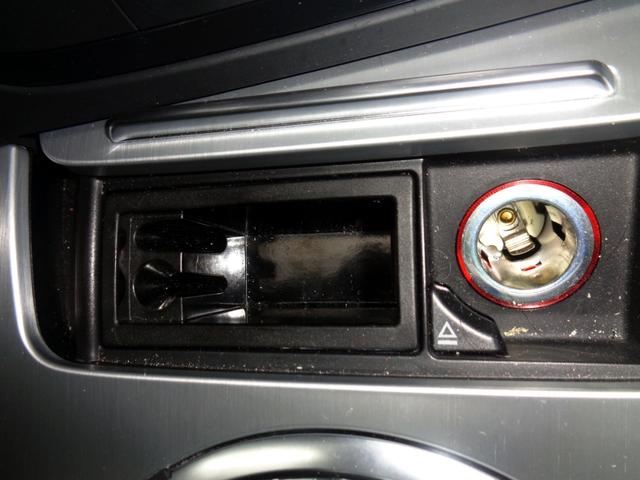 ＴＴクーペ ２．０ＴＦＳＩ　クワトロ　Ｓラインリミテッド　コンペティションＲＳリアウィング　ＳＬＩＮＥエアロ　ナビ　フルセグＴＶ　障害物センサー　可変オートリアスポイラー　Ｓライン専用純正１８アルミ　ＢｙキセノンＢｌｕｅｔｏｏｔｈハンズフリー＆音楽　ＤＶＤ（33枚目）