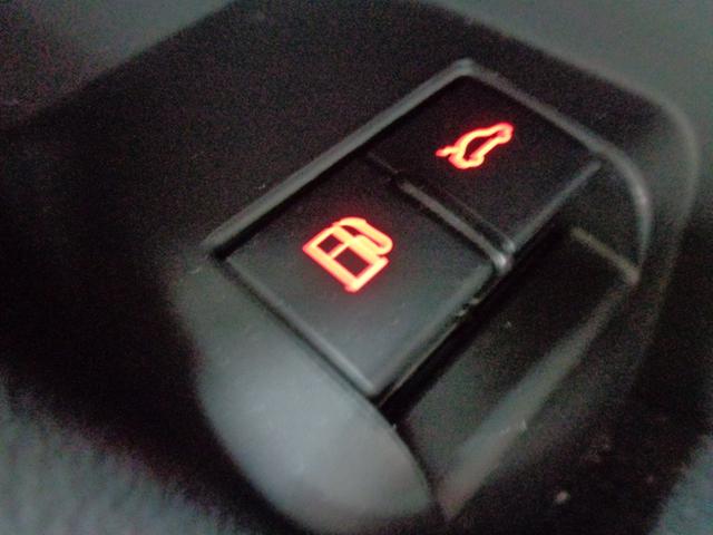 ＴＴクーペ ２．０ＴＦＳＩ　クワトロ　Ｓラインリミテッド　コンペティションＲＳリアウィング　ＳＬＩＮＥエアロ　ナビ　フルセグＴＶ　障害物センサー　可変オートリアスポイラー　Ｓライン専用純正１８アルミ　ＢｙキセノンＢｌｕｅｔｏｏｔｈハンズフリー＆音楽　ＤＶＤ（36枚目）