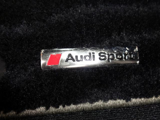 ＴＴクーペ ２．０ＴＦＳＩ　クワトロ　Ｓラインリミテッド　コンペティションＲＳリアウィング　ＳＬＩＮＥエアロ　ナビ　フルセグＴＶ　障害物センサー　可変オートリアスポイラー　Ｓライン専用純正１８アルミ　ＢｙキセノンＢｌｕｅｔｏｏｔｈハンズフリー＆音楽　ＤＶＤ（49枚目）