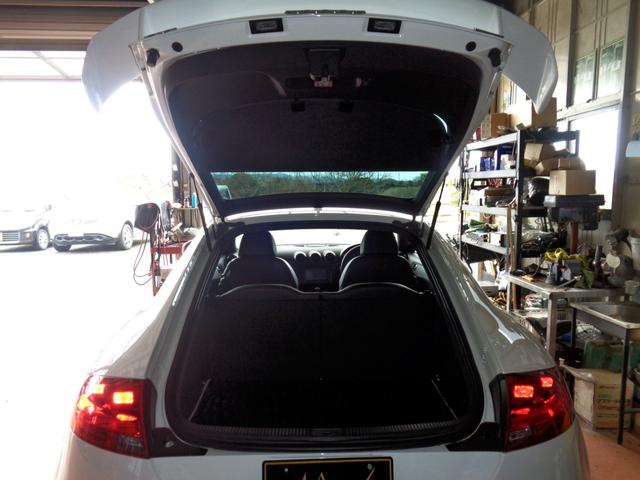 ＴＴクーペ ２．０ＴＦＳＩ　クワトロ　Ｓラインリミテッド　コンペティションＲＳリアウィング　ＳＬＩＮＥエアロ　ナビ　フルセグＴＶ　障害物センサー　可変オートリアスポイラー　Ｓライン専用純正１８アルミ　ＢｙキセノンＢｌｕｅｔｏｏｔｈハンズフリー＆音楽　ＤＶＤ（60枚目）