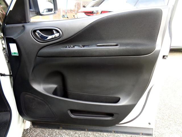 セレナ ハイウェイスター　Ｓ－ハイブリッド　Ｖセレクション　８インチナビ　フルセグＴＶバックカメラ両側パワスラ　リアフリップダウンモニターＢｌｕｅｔｏｏｔｈハンズフリー＆音楽　８人乗　セキュリティ＆セーフティパック　ＨＩＤライトフォグ　オートクルーズ　ＥＴＣ（50枚目）