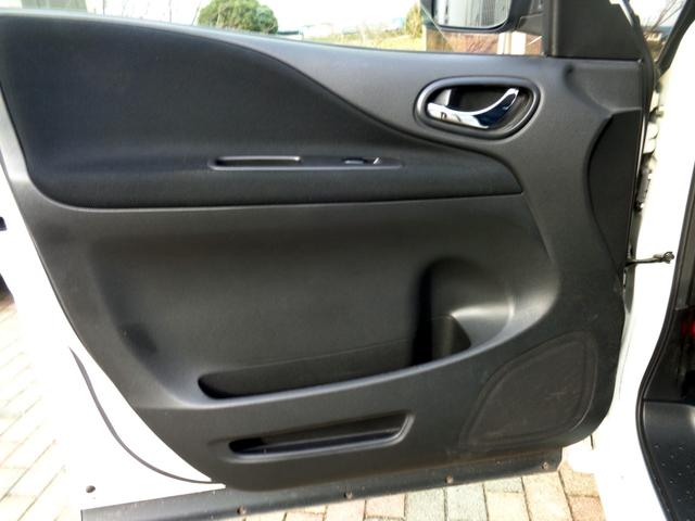 セレナ ハイウェイスター　Ｓ－ハイブリッド　Ｖセレクション　８インチナビ　フルセグＴＶバックカメラ両側パワスラ　リアフリップダウンモニターＢｌｕｅｔｏｏｔｈハンズフリー＆音楽　８人乗　セキュリティ＆セーフティパック　ＨＩＤライトフォグ　オートクルーズ　ＥＴＣ（53枚目）